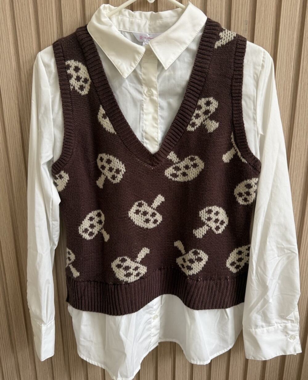 No Boundaries Brown/White V-Neck Knit Mushroom Sweater Vest, Lightweight L